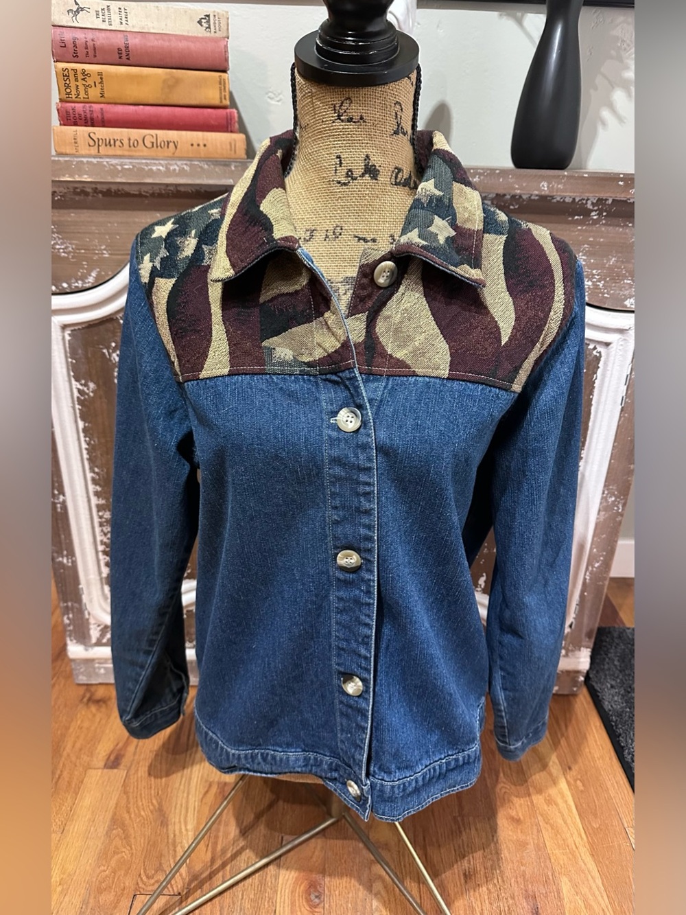 🇺🇸 Ladies Medium Barnfly USA Tapestry Denim Jacket / Shacket 🇺🇸